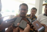 Wakil Bupati Rote Ndao, Stefanus Saek ketika diwawancarai Wartawan usai mengikuti pertemuan bersama Sekda NTT. 
