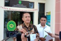 Kuasa Hukum TRP-Hegi Rudi Kabunang usai mendaftarkan gugatan di PTUN Kupang