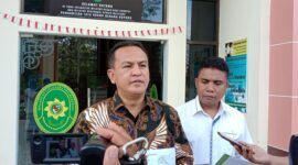 Kuasa Hukum TRP-Hegi Rudi Kabunang usai mendaftarkan gugatan di PTUN Kupang