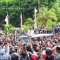 Presiden Jokowi ketika dihadang lautan manusia di Sikka/Foto Buddy CSB Arts/Facebook