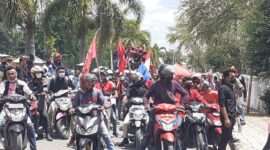 Kelompok Cipayung (GMNI, PMKRI, dan GMKI) Kefamenanu Gelar Aksi (Foto: Yuven Abi/Savanaparadise.com)