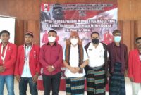 Pose Bersama Usai Acara Pembukaan Kegiatan PPAB GMNI Cabang Ende Angkatan Ke-28 Di Aula LLK, Jalan Anggrek, Dari Kiri Ketua Panitia Pelaksana, Sekretaris DPD GMNI NTT, Ketua GMNI Cabang Ende, Ketua PA GMNI Ende, Staf Ahli Bupati, Kepala Badan Kesbangpol, Kadis Naketrans, Sekretaris GMNI Cabang Ende, Perwakilan OKP PMKRI Cabang Ende (Foto: Chen Rasi/ Savanaparadise.com)