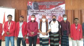 Pose Bersama Usai Acara Pembukaan Kegiatan PPAB GMNI Cabang Ende Angkatan Ke-28 Di Aula LLK, Jalan Anggrek, Dari Kiri Ketua Panitia Pelaksana, Sekretaris DPD GMNI NTT, Ketua GMNI Cabang Ende, Ketua PA GMNI Ende, Staf Ahli Bupati, Kepala Badan Kesbangpol, Kadis Naketrans, Sekretaris GMNI Cabang Ende, Perwakilan OKP PMKRI Cabang Ende (Foto: Chen Rasi/ Savanaparadise.com)