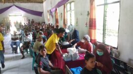 Suasana  Saat Pelayanan Vaksin Gratis Yang Digelar DPD II Partai Golkar Sumba Tengah di Desa Umbu Kawolu, Kecamatan Umbu Ratu Nggai Barat (Foto: Umbu Sorung/Savanaparadise.com)