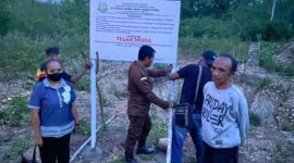 Suasana Penyitaan Aset Mantan Kades Banain B Oleh Tim Penyidik Kejaksaan Negeri TTU (Foto: Yuven Abi/Savanaparadise.com)