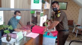 Pelimpahan Berkas Perkara Kasus Dugaan Korupsi Dana Desa Makun Oleh Kasi Pidsus Kejari TTU ke PN Kupang (Foto: Yuven Abi/Savanaparadise.com)