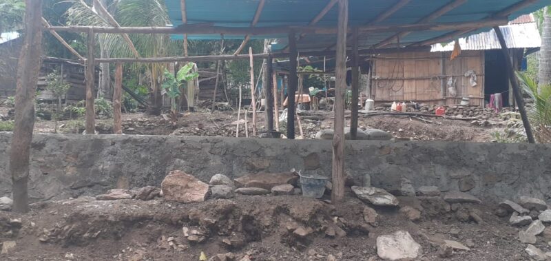 Kondisi Bangunan Bantuan Rumah Layak Huni Milik Nikolas Eko di Desa Nainaban, Kecamatan Bikomi Tengah TTU (Foto: Yuven Abi/Savanaparadise.com)