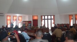 Suasana Dialog Antara Pemda TTU, DPRD TTU dan Aliansi Cipayung TTU terkait persoalan Perda RPJMD (Foto: Yuven Abi/Savanaparadise.com)