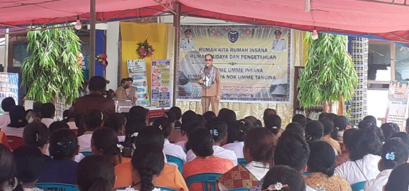 Bupati TTU, Drs.Djuandi David, memberikan sambutan pada acara peresmian Taman Literasi Insana (Foto: Yuven Abi/Savanaparadise.com)