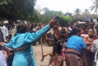 Suasana penjemputan Bupati dan wakil Bupati TTU bersama Rombongan untuk Menghadiri Kegiatan Pameran Budaya dan Peresmian Taman Literasi Insana (Foto: Yuven Abi/Savanaparadise.com)