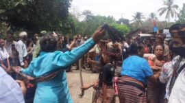 Suasana penjemputan Bupati dan wakil Bupati TTU bersama Rombongan untuk Menghadiri Kegiatan Pameran Budaya dan Peresmian Taman Literasi Insana (Foto: Yuven Abi/Savanaparadise.com)