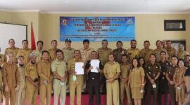 Pose Bersama Pemerintah Daerah Kabupaten Sumba Tengah dengan Kejaksaan Negeri Sumba Barat (Foto: Umbu Sorung/Savanaparadise.com)