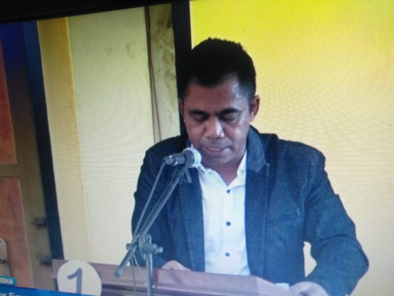 Wakil Bupati Kabupaten Ende Terpilih, Erikos Emanuel Rede Saat Menyampaikan Pokok-pokok Pikiran Pada Rapat Paripurna XII, Rabu 10 November 2021 (Foto: Chen Rasi/Savanaparadise.com)
