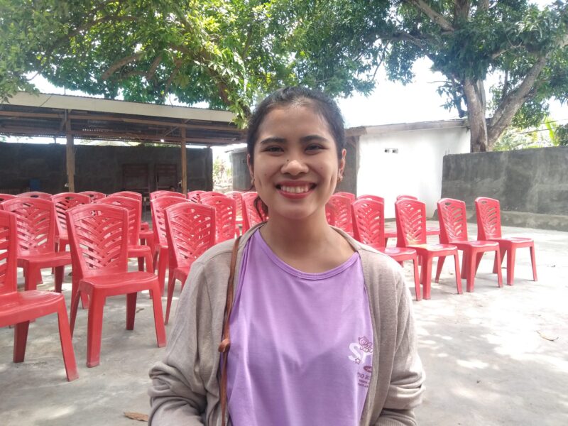 Kelompok Anak Muda Claritian (AMC) yang Tergabung Dalam Forum Peduli Sampah Kota Ende, Maria Magdalena Fontaine Ekawati (Foto: Chen Rasi/Savanaparadise.com)