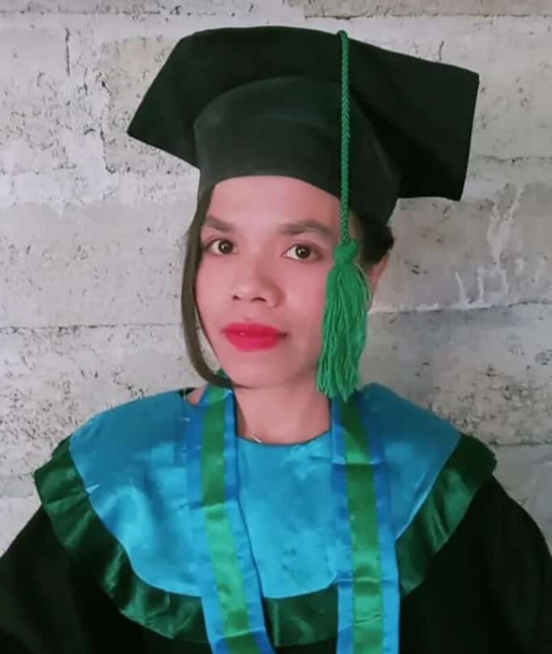 Maria Rosari Kofi, SP Wisudawati terbaik yang sempat viral karena orasinya pada saat aksi Cipayung TTU beberapa waktu lalu (Foto: Yuven Abi/Savanaparadise.com)