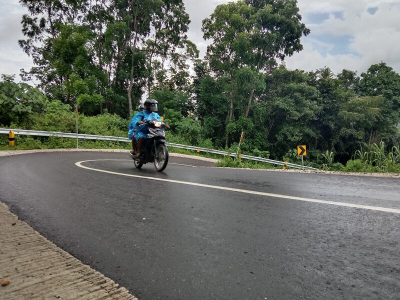 Ruas Jalan Provinsi di Manggarai Barat. Warga Setempatnya menyebut Dana APBD Kualitas APPN. Ruas Jalan ini dikerjakan oleh PT Bumi Indah