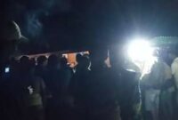 Jenazah Arkin Diantar ke Rumah Duka, Katikuana Selatan, Sumba Tengah (Foto: Umbu Sorung/Savanaparadise.com)