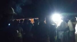 Jenazah Arkin Diantar ke Rumah Duka, Katikuana Selatan, Sumba Tengah (Foto: Umbu Sorung/Savanaparadise.com)