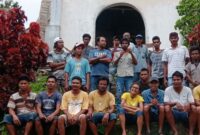 Relawan Rumah Ibadah (RRI) Sedang Berpose Bersama di Lokasi GKS Jemaat Soru (Foto: Umbu Sorung/Savanaparadise.com)