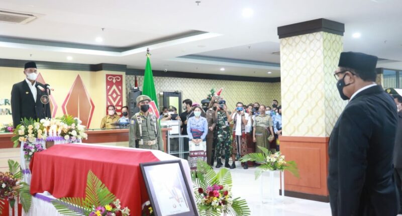Upacara Secara Kedinasan Pelepasan Jenazah Alm. Frans Lebu Raya (Mantan Gubernur NTT Dua Periode) di Lantai 1 Kantor Gubernur NTT (Istimewa)