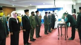 Suasana Pelantikan 6 Pejabat Eselon II Oleh Bupati Kabupaten Ende, Djafar Achmad di Aula Garuda Lantai II Kantor Bupati Ende (Chen Rasi/Savanaparadise.com)