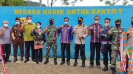 Foto bersama usai peresmian Pemanfaatan Pompa Hidram oleh Wakil Bupati Sumba Barat (Foto: Umbu Sorung/Savanaparadise.com)