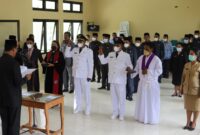 Bupati Sumba Tengah, Paulus S.K Limu melantik Eselon II (Foto: Umbu Sorung/Savanaparadise.com)
