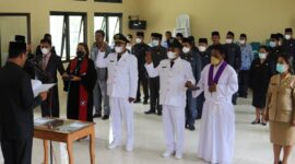 Bupati Sumba Tengah, Paulus S.K Limu melantik Eselon II (Foto: Umbu Sorung/Savanaparadise.com)