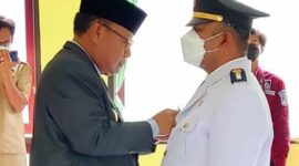 Bupati Sumba Barat, Yohanis Dade Lantik Camat Kota Waikabubak (Foto: Umbu Sorung/ Savanaparadise.com)