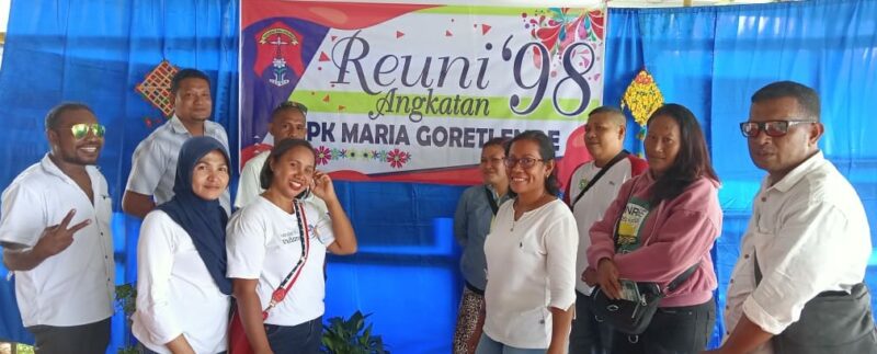 Pose Bersama Alumni SMPK Maria Goreti Angkatan 98 (Foto: Chen Rasi/Savanaparadise.com)