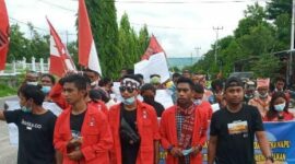 GMNI Cabang Waingapu bersama Masyarakat Lakukan aksi demonstrasi (Foto: Istimewa)