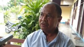 Ketua Yayasan Persekolahan Ende-Lio (Yasukel), RD Herman E. Wetu saat memberikan keterangan pers di Kantor Yasukel, Kamis 13 Januari 2022 (Foto: Chen Rasi/Savanaparadise.com)