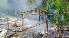 Satu rumah warga di Sumba Timur ludes terbakar (Foto: Umbu Sorung/Savanaparadise.com)