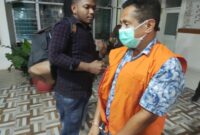 Kadis kesehatan TTU, Thomas Laka, Usai ditetapkan sebagai tersangka dalam kasus dugaan tindak pidana korupsi pembangunan gedung puskesmas Inbate, Kecamatan Bikomi Nilulat, TTU (Foto : Yuven Abi/ Savana paradise.com)