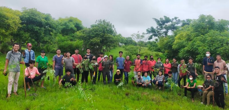 PERMASA-Kupang bersama organisasi lainnya sedang menggelar kegiatan bakti sosial berupa penanaman pohon di Kelurahan Manulai 2, Kecamatan Alak, Kota Kupang (Foto: Istimewa)