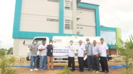 Keterangan foto : Pose bersama Usai penyerahan bantuan CSR berupa Satu Unit mobil Tangki Air  dari pihak Bank BRI Cabang Kefamenanu Kepada pihak Unimor (Foto : Yuven Abi/Savana Paradise.com)