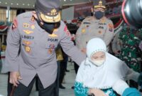 Kapolri Jenderal Listyo Sigit Prabowo saat meninjau akselerasi vaksinasi serentak di Banjarmasin, Kalimantan selatan (Foto : Dok. Humas Polri)