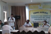 Ketua BPC HIPMI Kabupaten Ende, Try Cahyadi Mochdar saat memberikan sambutan pada kegiatan Temu Akbar di Hotel Silva Ende (Foto: Chen Rasi/Savanaparadise.com)