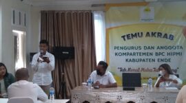 Ketua BPC HIPMI Kabupaten Ende, Try Cahyadi Mochdar saat memberikan sambutan pada kegiatan Temu Akbar di Hotel Silva Ende (Foto: Chen Rasi/Savanaparadise.com)