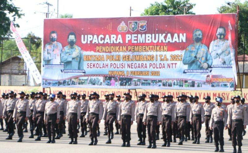 249 Siswa saat mengikuti Upacara pembukaan Pendidikan dan Pembentukan Bintara DI SPN Polda NTT, Oebobo, Kota Kupang (Foto : Dok. Humas Polda NTT)