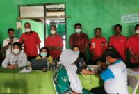 Pelaksanaan vaksinasi masal oleh DPC PDIP Sumba tengah di Wendewa Utara, Kecamatan Mamboro (foto : Umbu Sorung/Savana paradise.com)