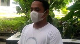 RD. Fransiskus Sama, Pastor Kuasi/Paroki Persiapan St. Mateus Lowumbangga, Kecamatan Wewaria, Kabupaten Ende (Foto: Chen Rasi/Savanaparadise.com)