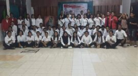 Pose bersama anggota baru GMNI Cabang Ende angkatan 28 bersama DPC dan Panitia pelantikan (Foto: Chen Rasi/Savanaparadise.com)