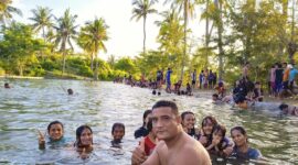 Animo masyarakat menikmati tempat pemandian kolam 