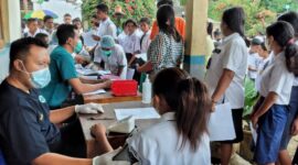 Binda NTT Beri Vaksinasi Bagi Pelajar dan Lansia (Foto: Tobias Talu/Savanaparadise.com)