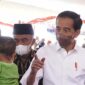 Presiden Republik Indonesia, Joko Widodo sedang ngobrol dengan ibu-ibu di NTT (Foto: Istimewa)