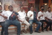 Pose bersama pengurus Relawan Ganjar Untuk Rakyat (GUNTUR) Sumba Timur, NTT usai deklarasi (Foto: Yanto Umbu Muri/Savanaparadise.com)
