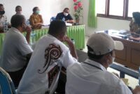 Suasana dialog antara Komisi III DPRD Kabupaten Ende dengan pihak RSUD Ende saat Sidak (Foto: Chen Rasi/Savanaparadise.com)