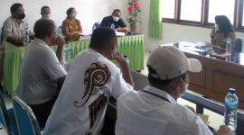 Suasana dialog antara Komisi III DPRD Kabupaten Ende dengan pihak RSUD Ende saat Sidak (Foto: Chen Rasi/Savanaparadise.com)