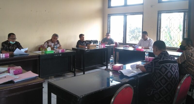 RDP Komisi I DPRD Kabupaten Ende bersama Disdukcapil (Foto: Chen Rasi/Savanaparadise.com)